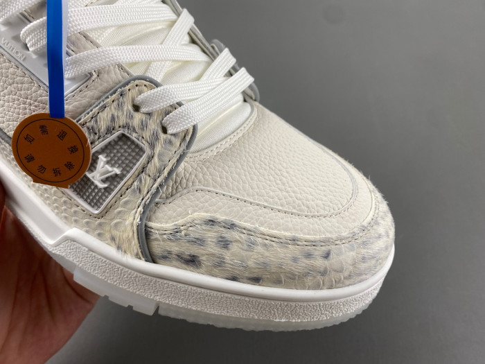 LV TRAINER SNEAKER LV-000558