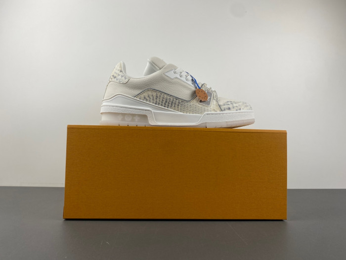 LV TRAINER SNEAKER LV-000558