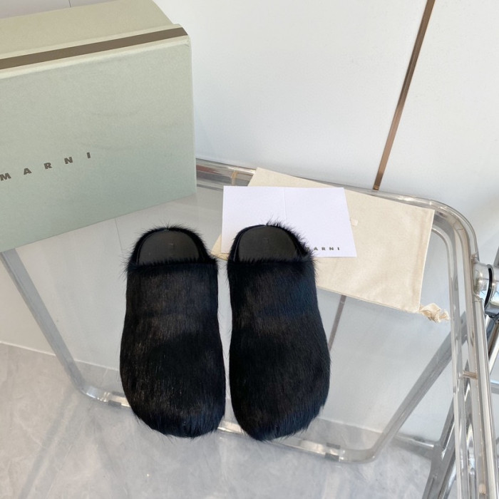 Marni Black long haircalfskin Fussbett sabot M-240806