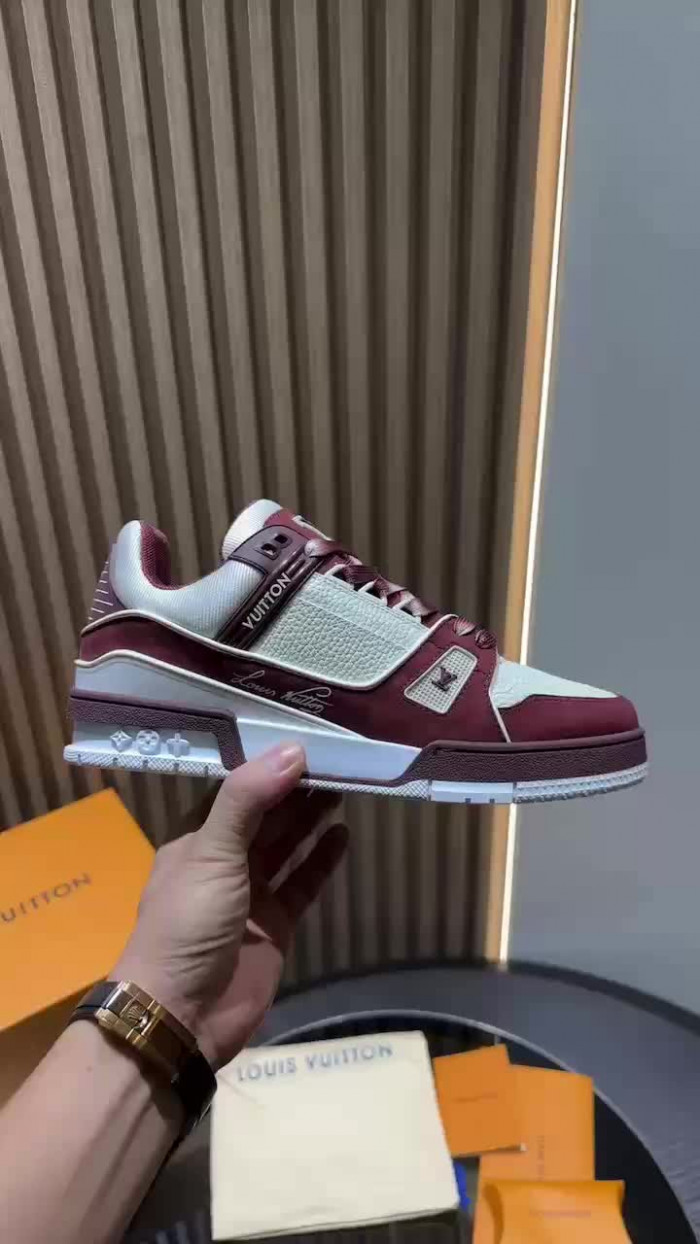 LV TRAINER SNEAKER LV-000606