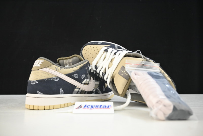Travis Scott x Nike SB Dunk Low CT5053-001