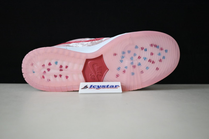 Nike Dunk SB Low strangelove skateboards CT2552-800