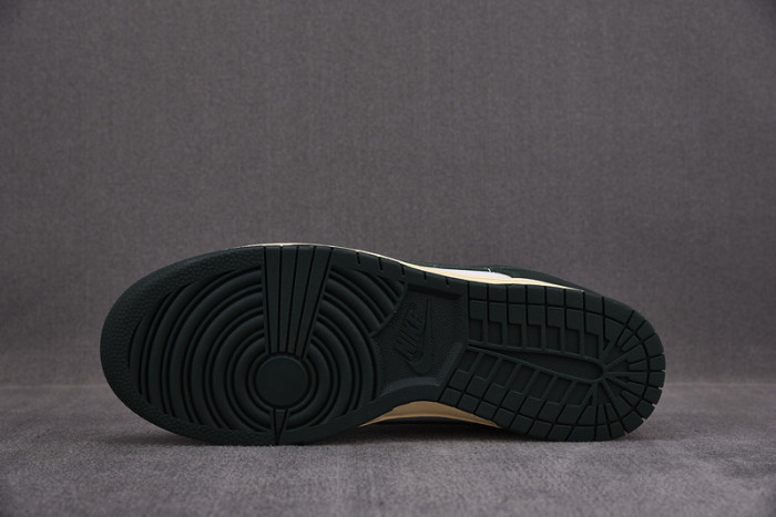 Nike Dunk Low "Vintage Green" DQ8580-100