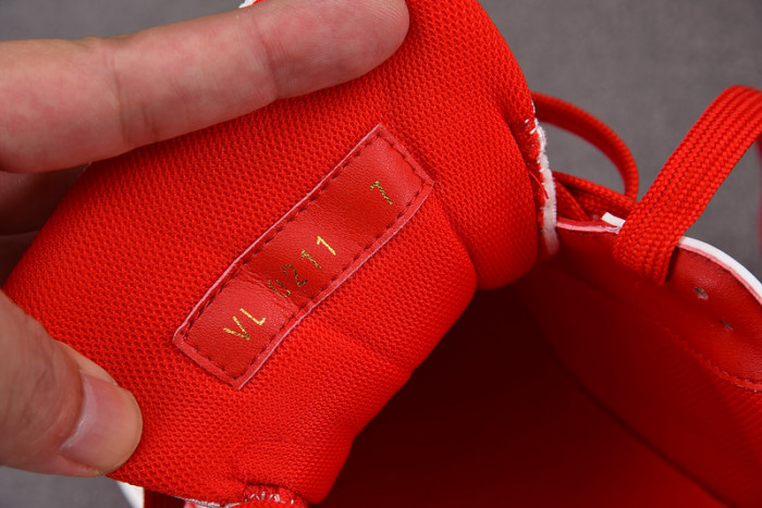 LV SNEAKER LV-000117