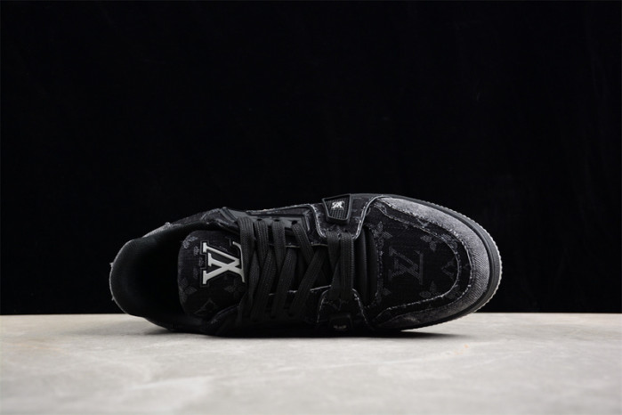 LV TRAINER SNEAKER LV-000548