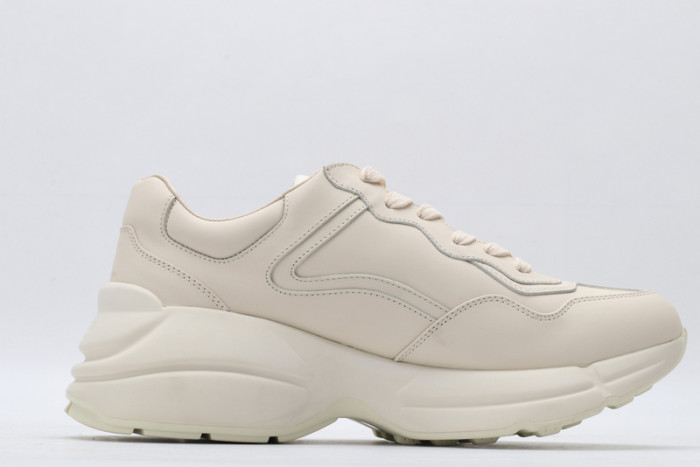 G*u*i* trainer sneaker23