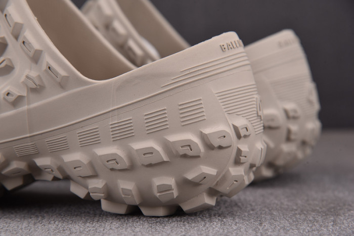 DEFENDER SNEAKER DS006