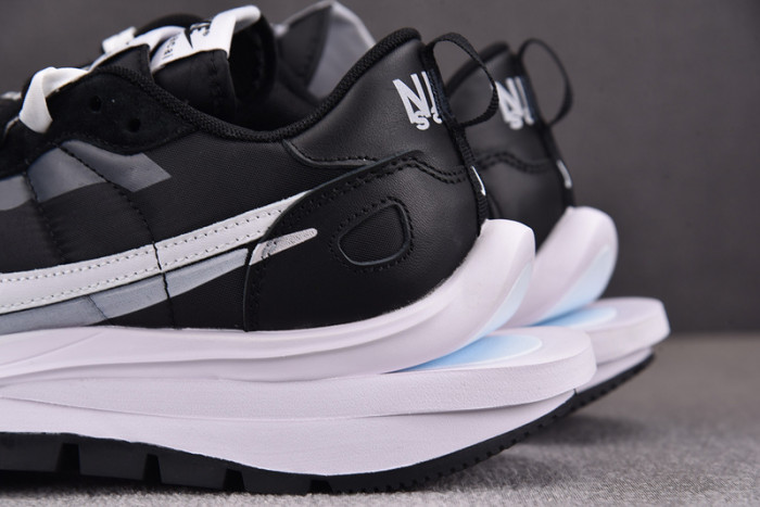 SACAI X NIKE VAPORWAFFLE “Tour Yellow ” DD1875-003