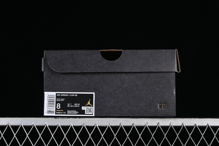 AIR JORDAN 1 LOW "LIGHT GREEN" FN5214-131