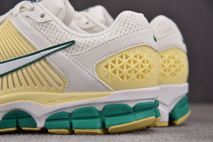 Nike Air Zoom Vomero 5 