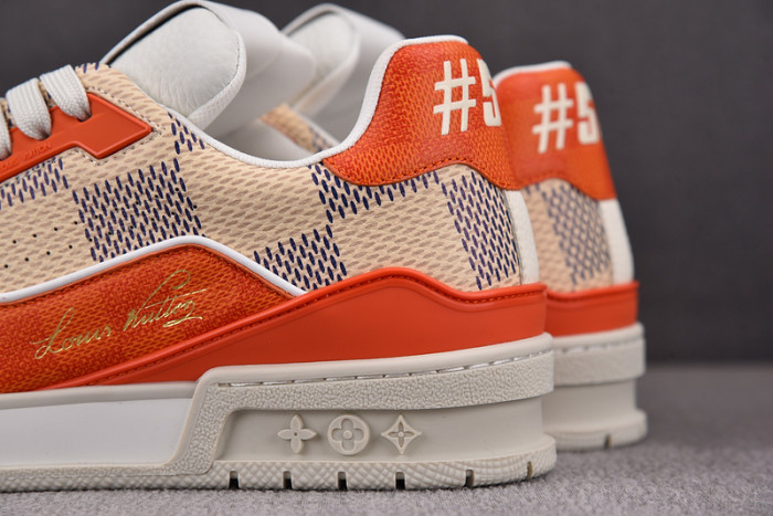 LV TRAINER SNEAKER LV-000595