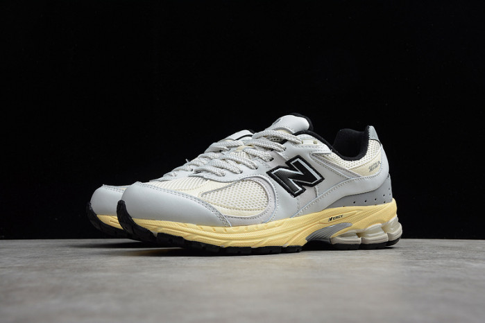 NEW BALANCE SNEAKER 003