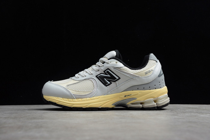 NEW BALANCE SNEAKER 003