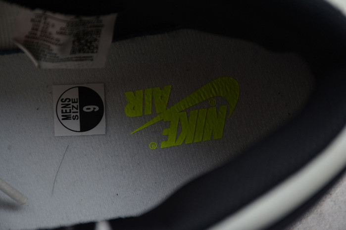 Air Jordan 1 High OG “University Gold” 555088-118