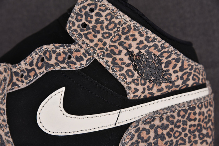 Air Jordan 1 Mid SE GS 