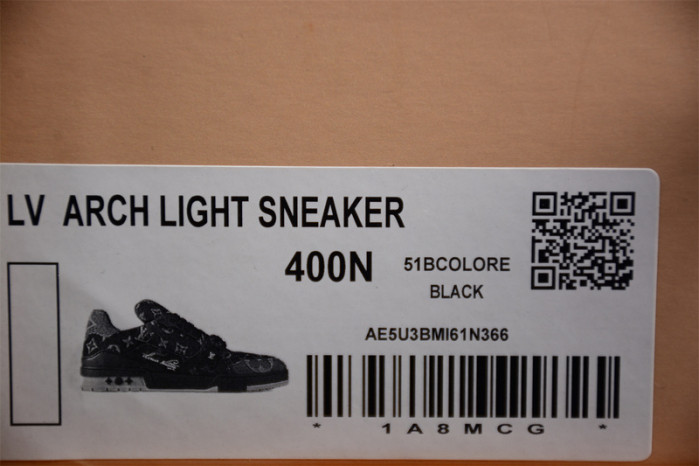 LV TRAINER SNEAKER LV-000548