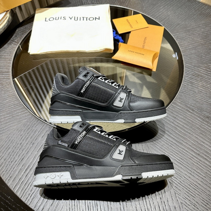 LV TRAINER SNEAKER LV-000578