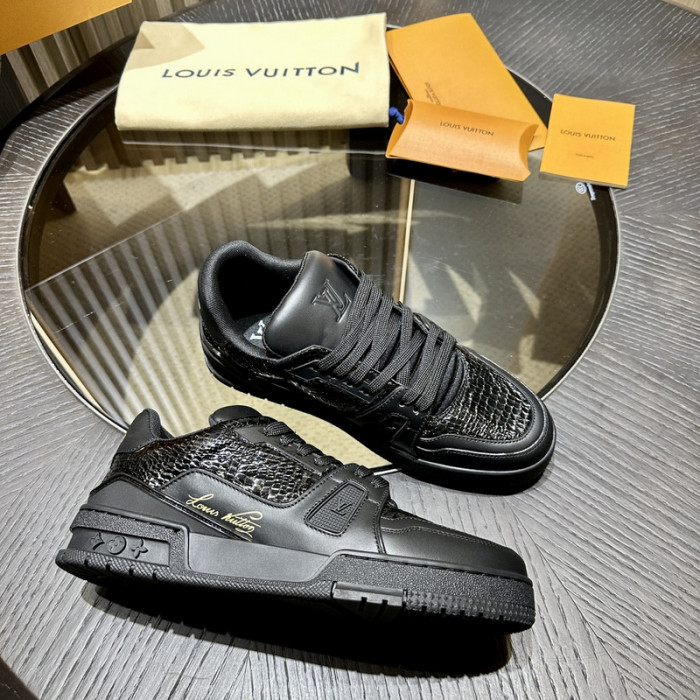LV TRAINER SNEAKER LV-000582