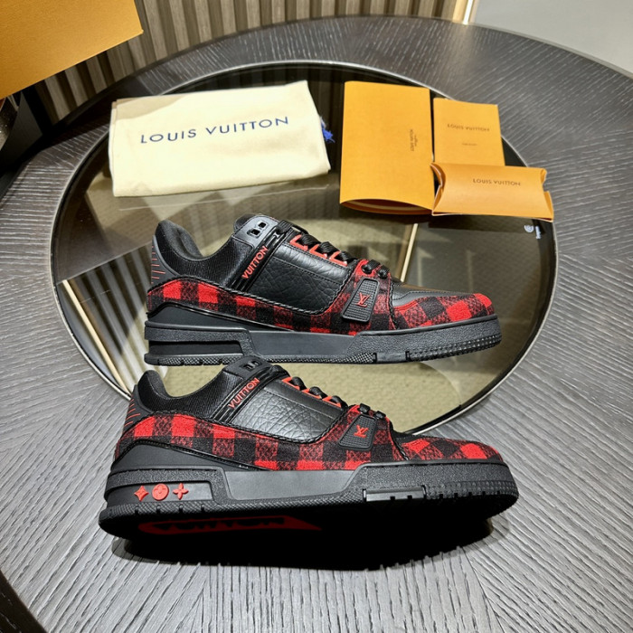 LV TRAINER SNEAKER LV-000584