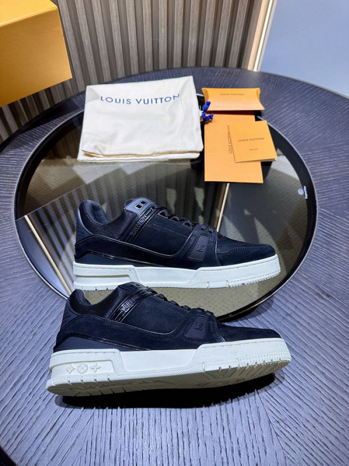 LV TRAINER SNEAKER LV-000566