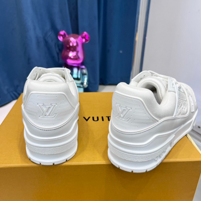 LV SNEAKER LV-000386