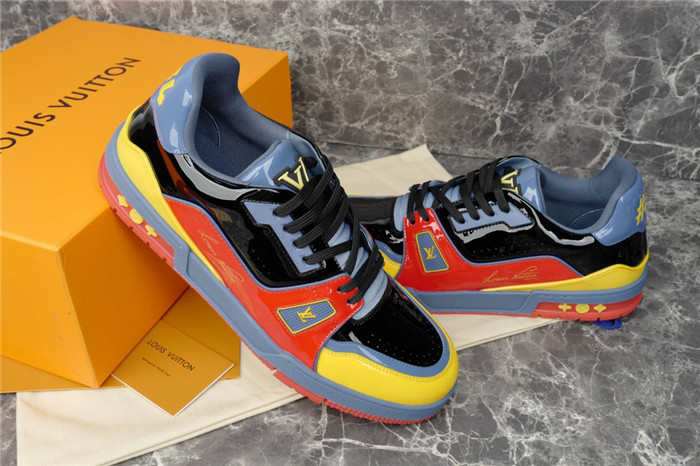 LV SNEAKER LV-000232