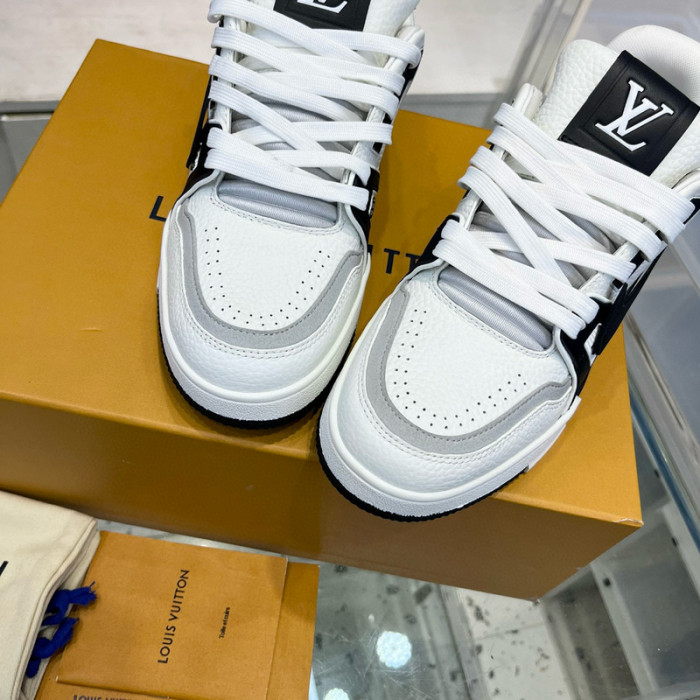 LV SNEAKER LV-000489