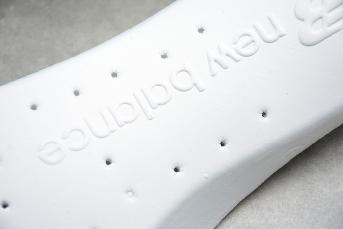 NEW BALANCE SNEAKER 004