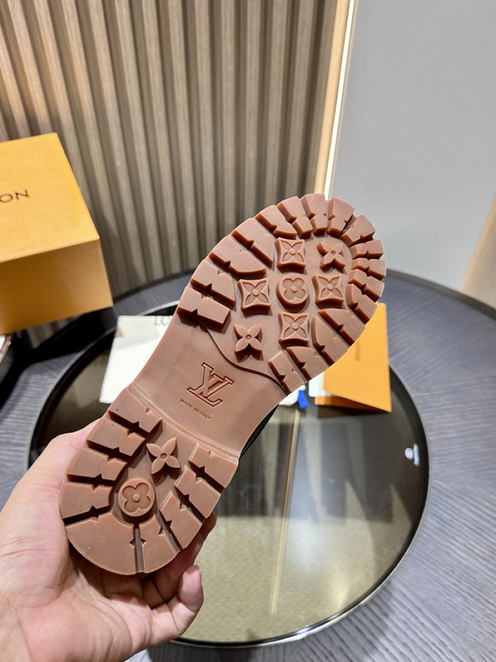 LV BOOTS L000015