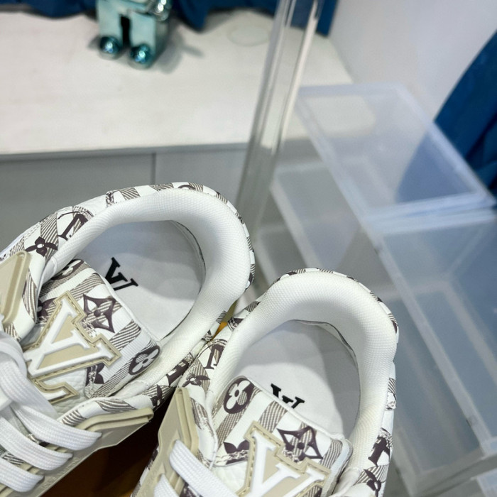 LV SNEAKER LV-000441