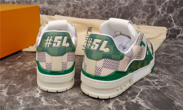 LV SNEAKER LV-000212