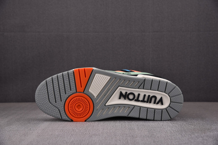 LV SNEAKER LV-000119