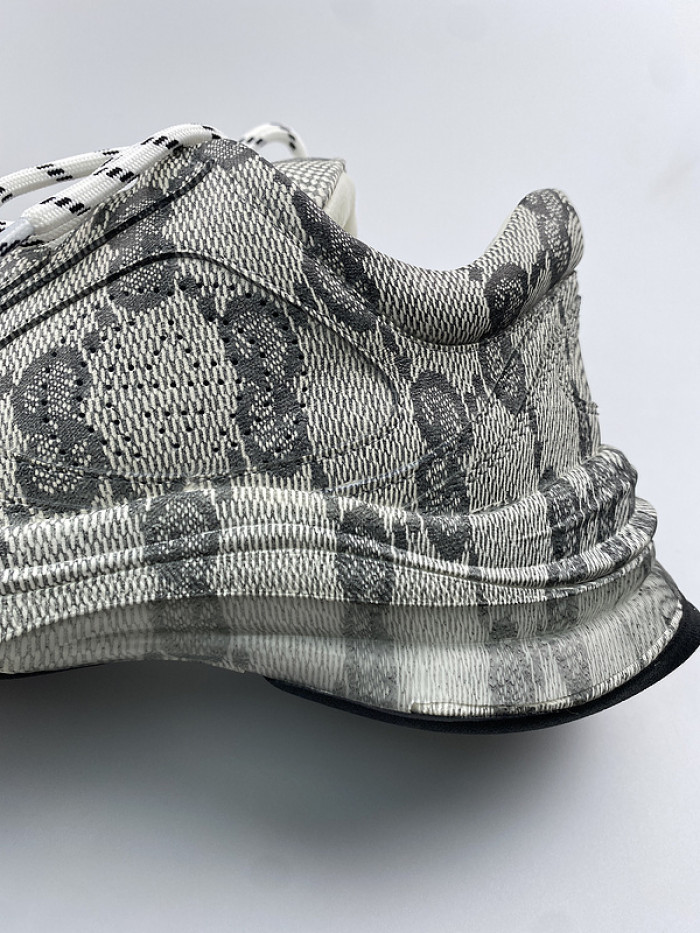 G*u*i* trainer sneaker132