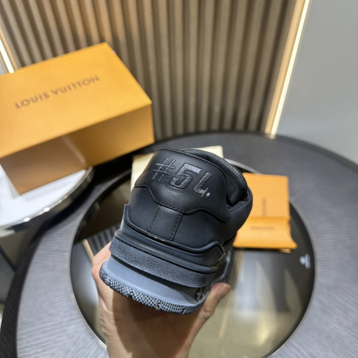 LV TRAINER SNEAKER LV-000607