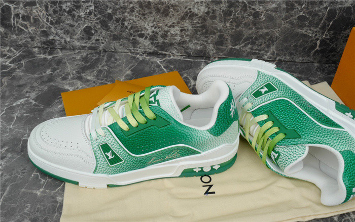 LV SNEAKER LV-000269