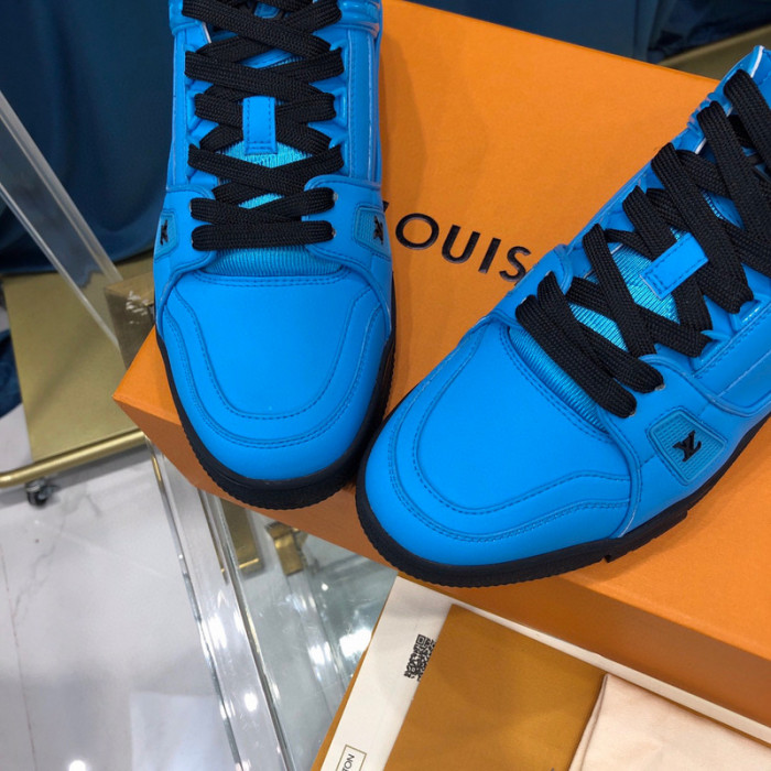 LV SNEAKER LV-000317