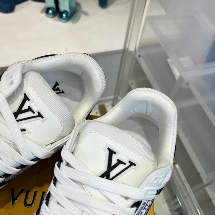 LV SNEAKER LV-000405