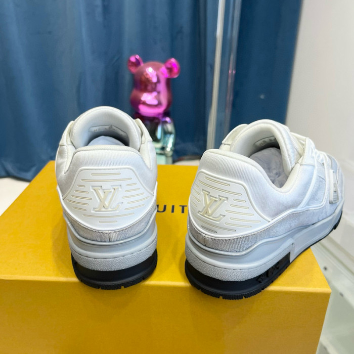 LV SNEAKER LV-000416