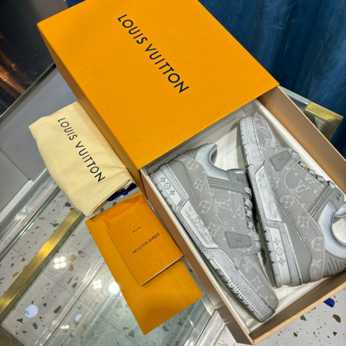 LV SNEAKER LV-000516