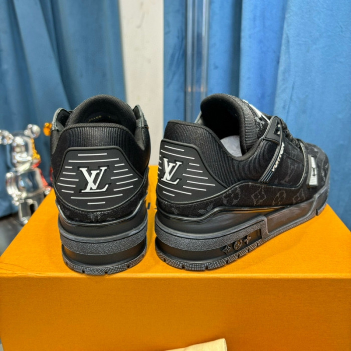 LV SNEAKER LV-000517