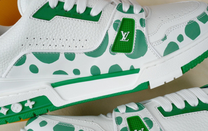 LV SNEAKER LV-000236