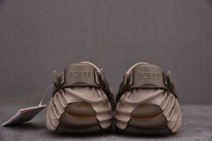 Cr*0*s x salehe bembury c00011