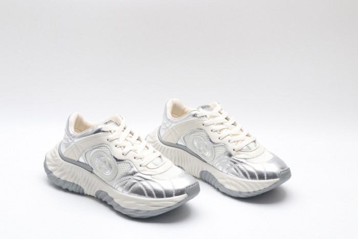 G*u*i* trainer sneaker115