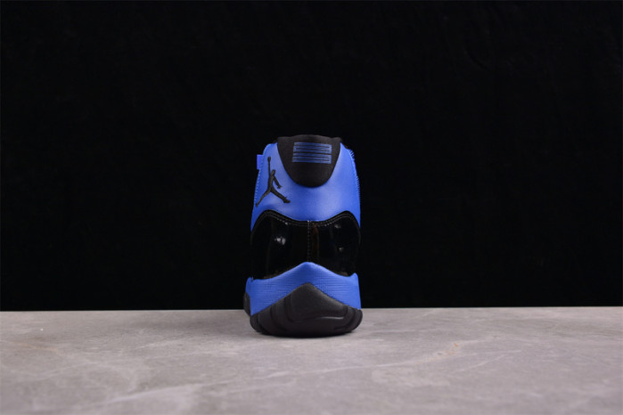 AIR JORDAN 11