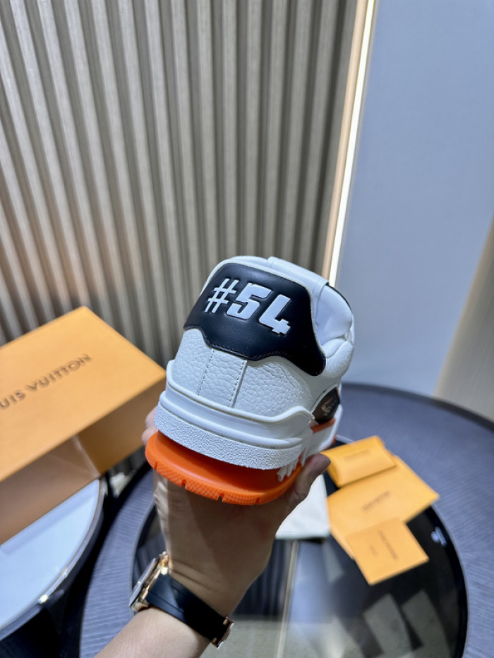 LV TRAINER SNEAKER LV-000561