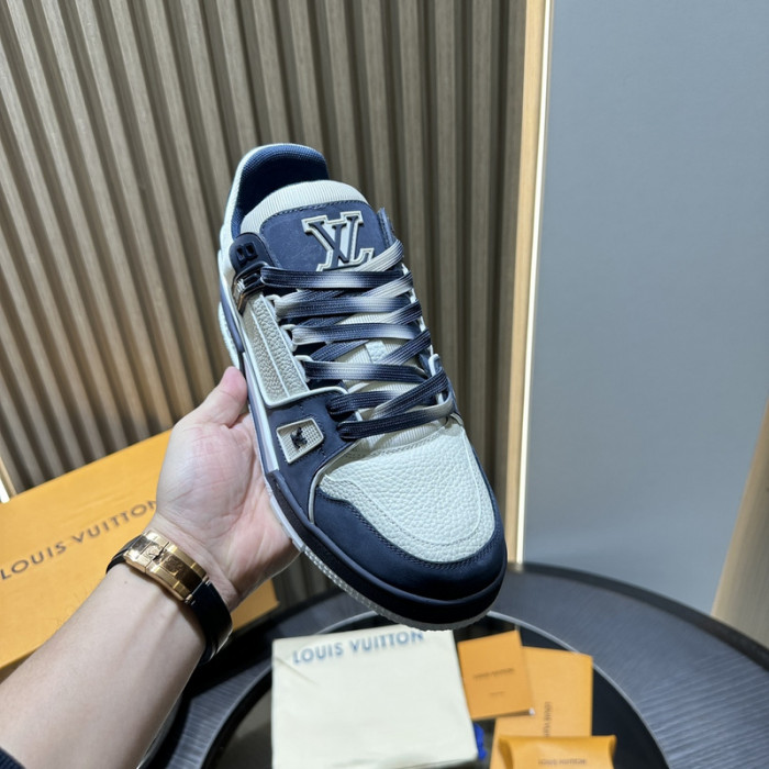 LV TRAINER SNEAKER LV-000605