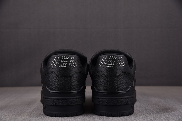 LV TRAINER SNEAKER LV-000568