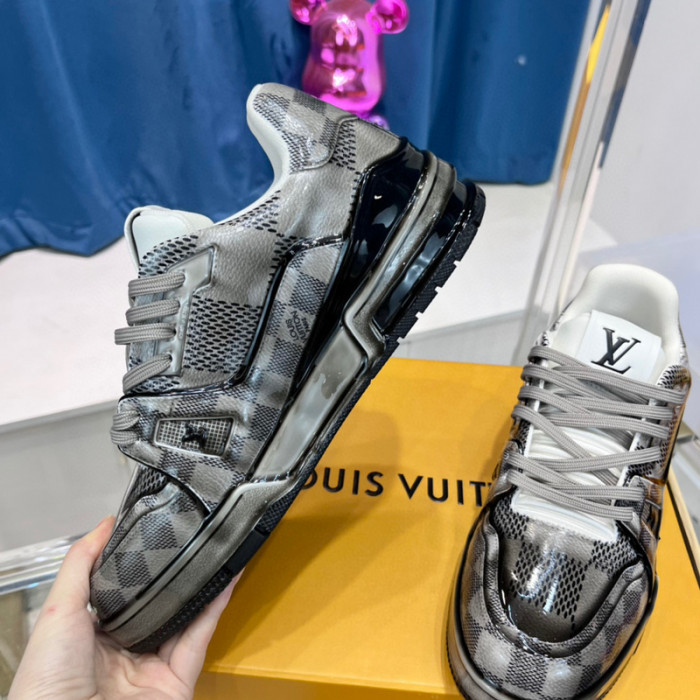 LV SNEAKER LV-000389