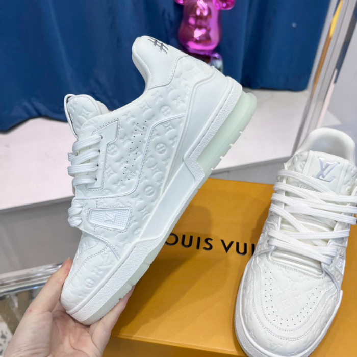 LV SNEAKER LV-000390
