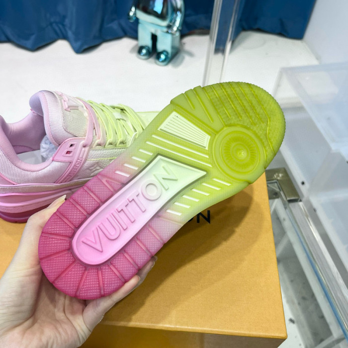 LV SNEAKER LV-000415